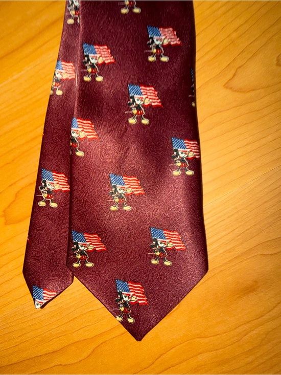 Other - Mickey Mouse holding American flag tie with tag